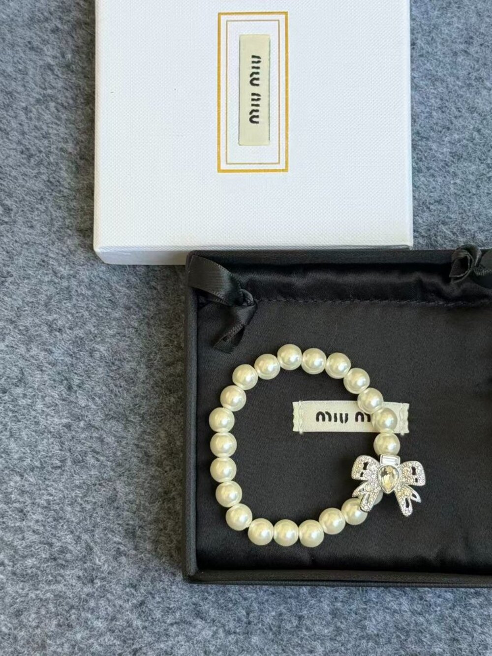 Miu Miu Pearl Bracelet Bow Charm Elegant Beaded Stretch Bracelet